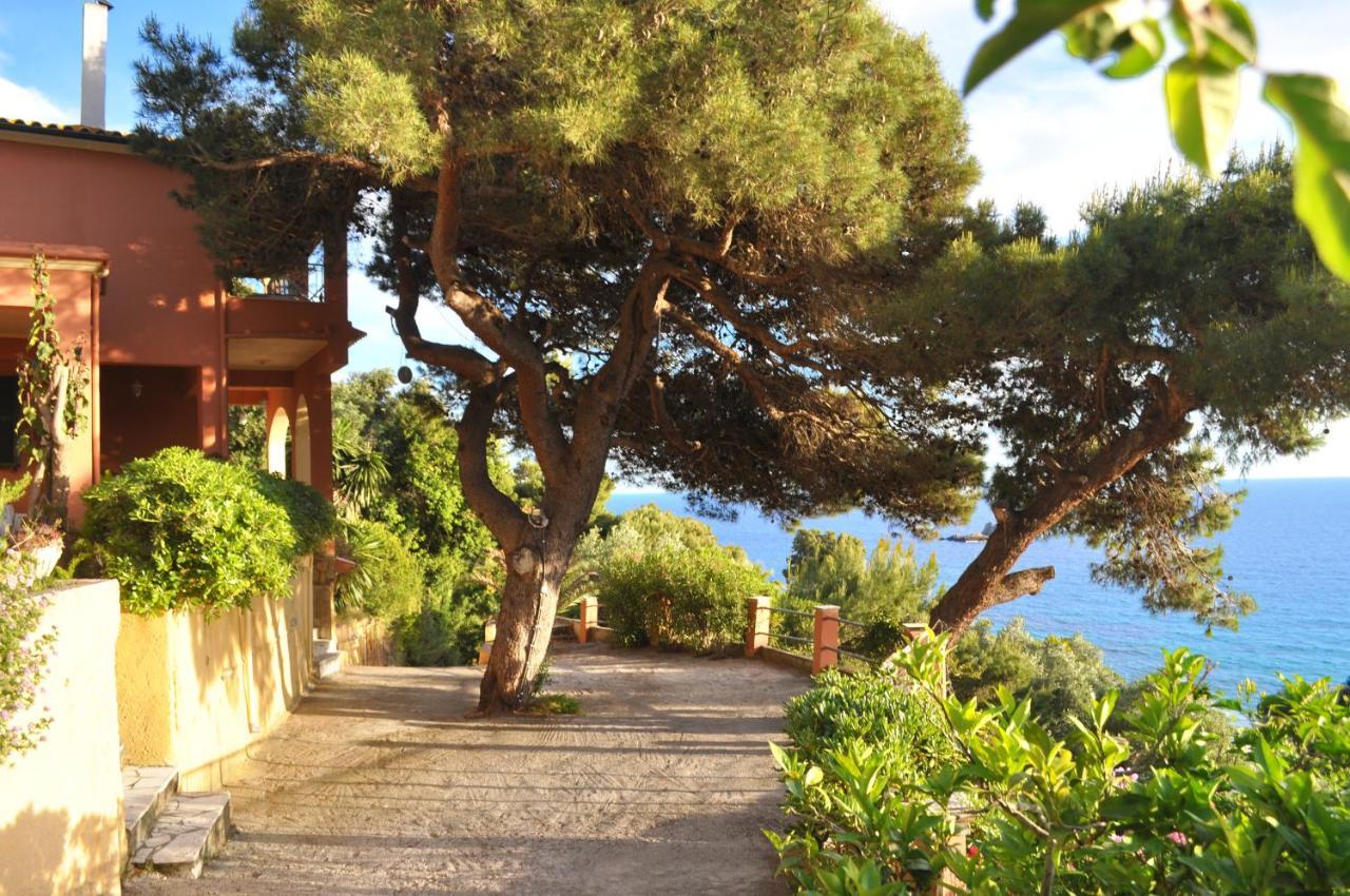 Takis On A With Private Garden And Sea View Pelekas