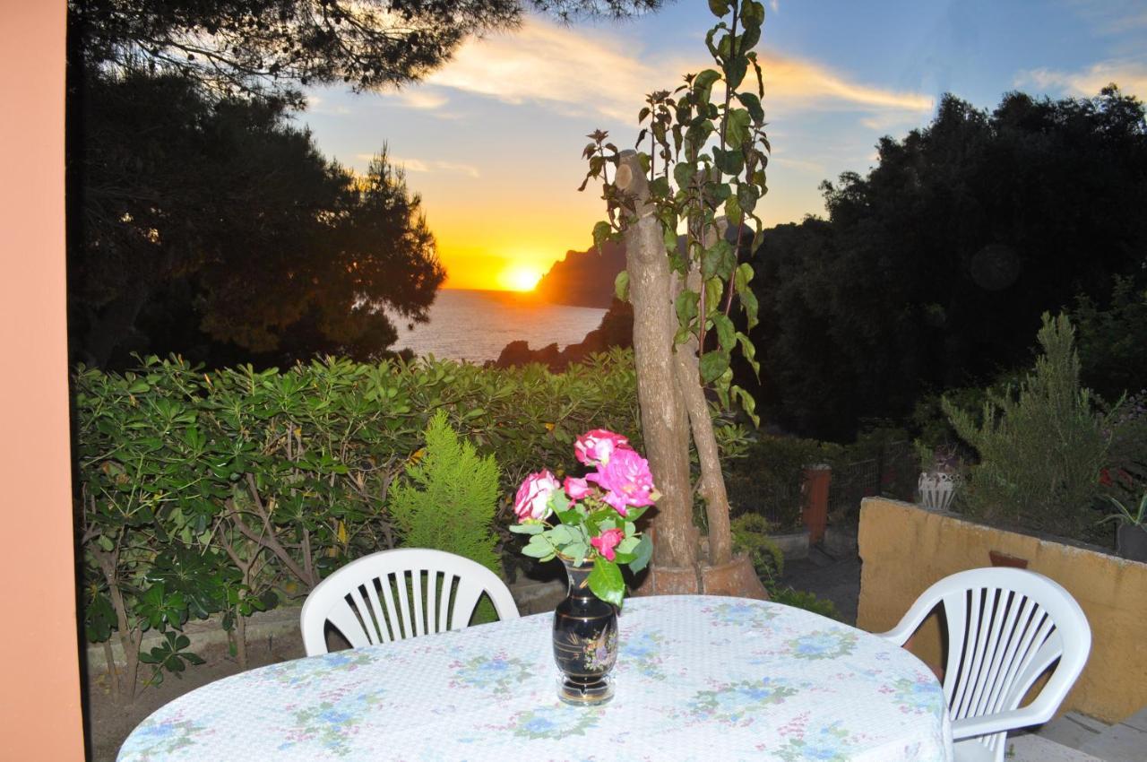 Takis On A With Private Garden And Sea View Pelekas